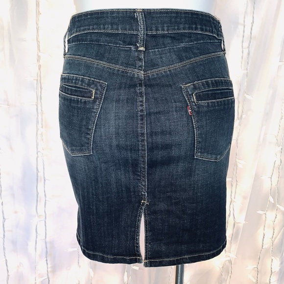 LEVI’S ⭐️ Classic Curve Hugging Denim Mini Skirt - Picture 3 of 8